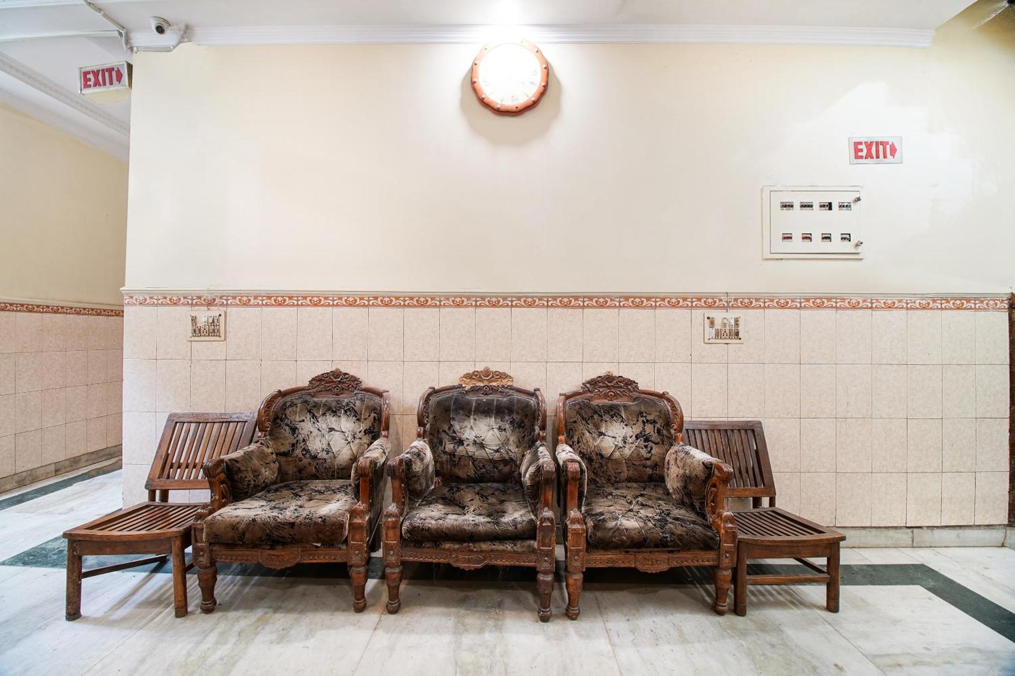 Oyo Maya Palace New Delhi Ngoại thất bức ảnh
