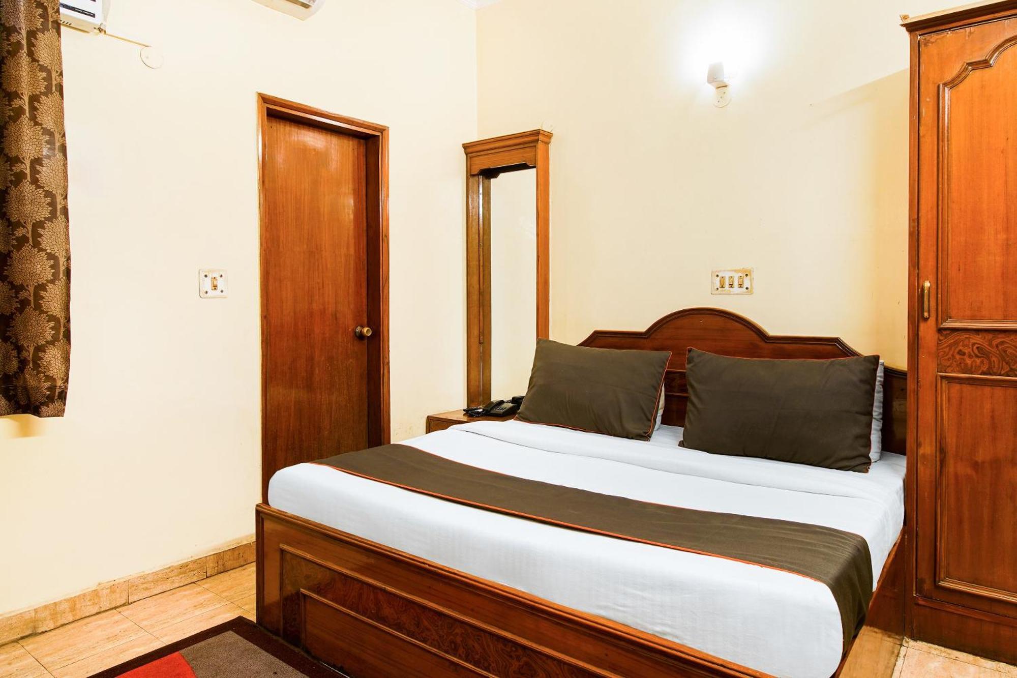 Oyo Maya Palace New Delhi Ngoại thất bức ảnh