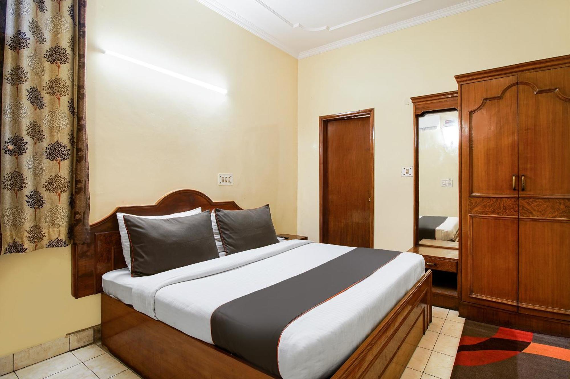 Oyo Maya Palace New Delhi Ngoại thất bức ảnh