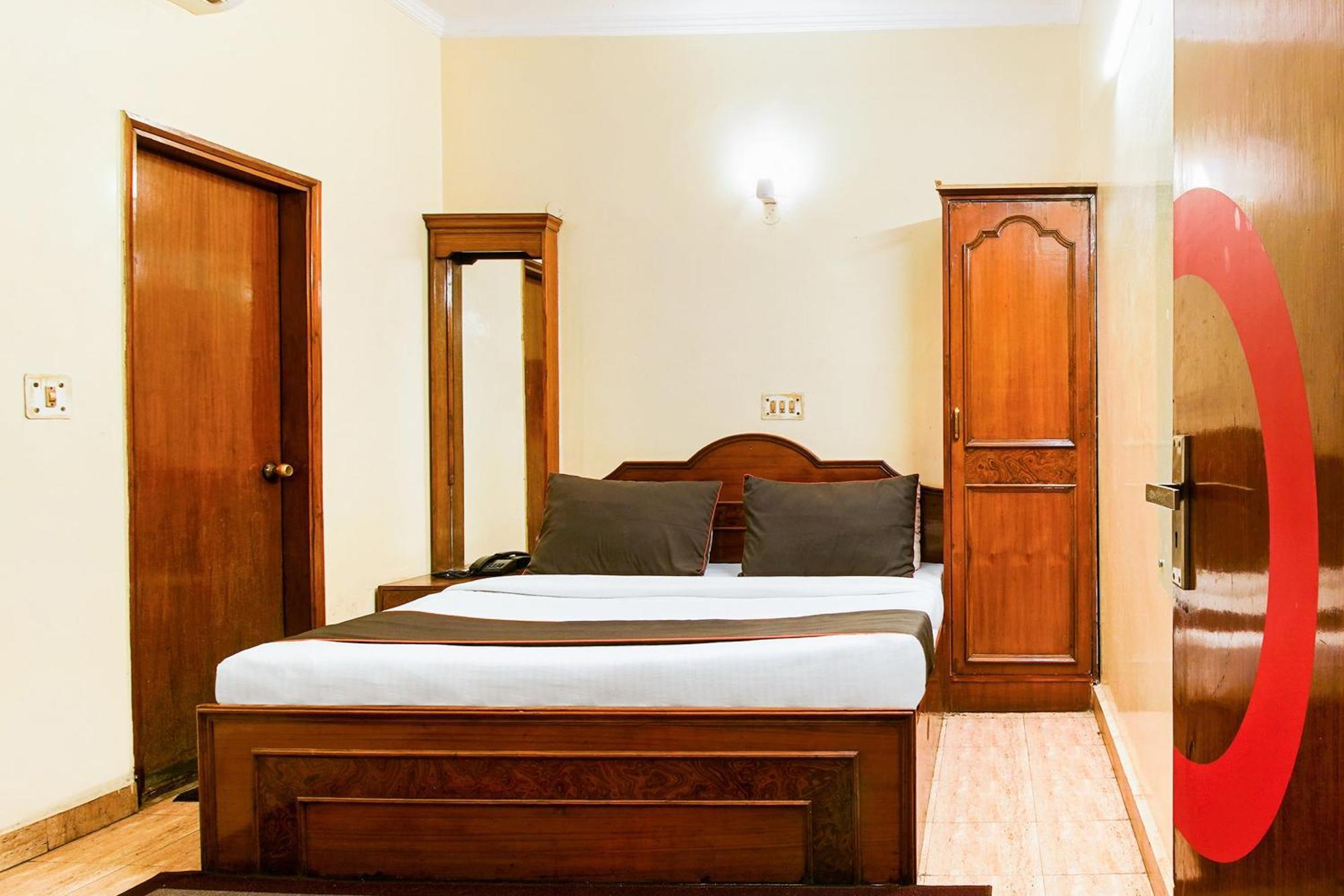 Oyo Maya Palace New Delhi Ngoại thất bức ảnh